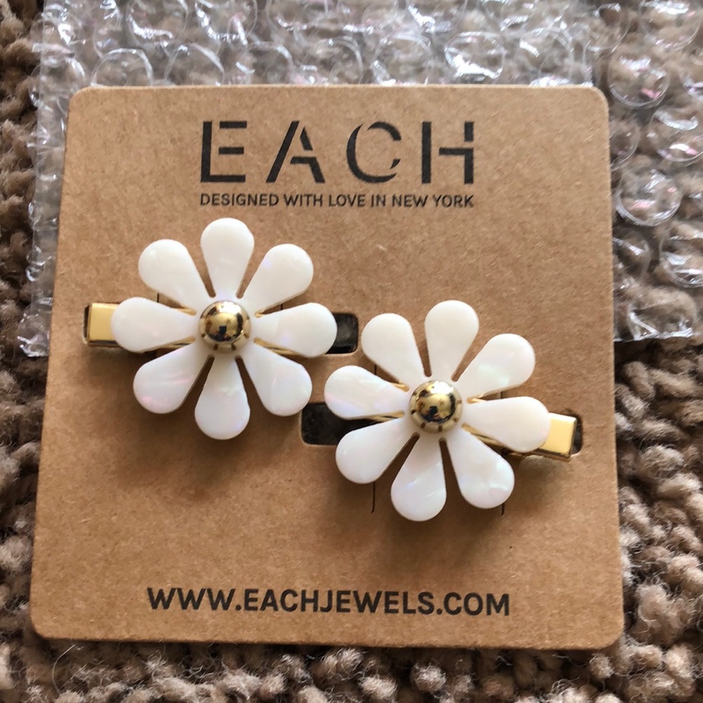 NWT Super cute EaCH jewels hair clips